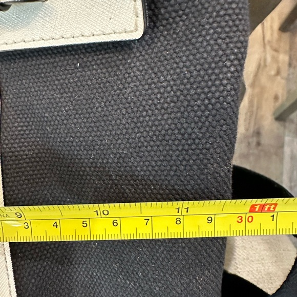 Stunning Henri Bendel Black and White Canvas Jetsetter Backpack/Crossbody! EUC! - Picture 9 of 13